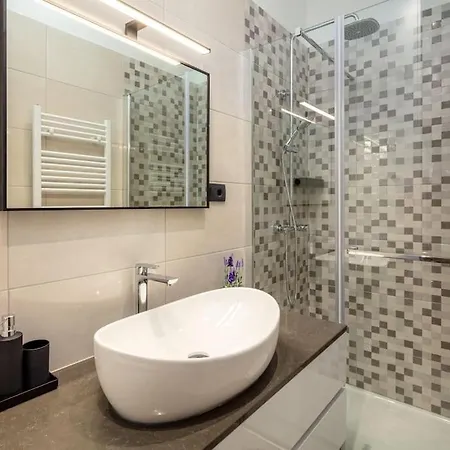 Daire Drago 4* - 2 Minutes From The Town Centre Split