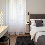 Drago 4* - 2 Minutes From The Town Centre 아파트 *