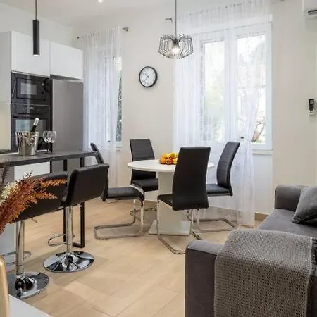 Appartement Drago 4* - 2 Minutes From The Town Centre *